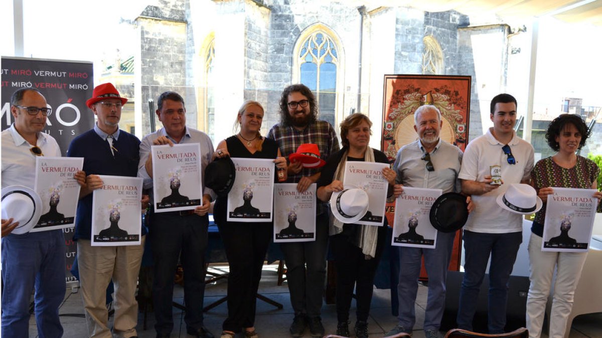 La plaça Mercadal s'omplirà de vermut dissabte amb la 6a Vermutada de Reus