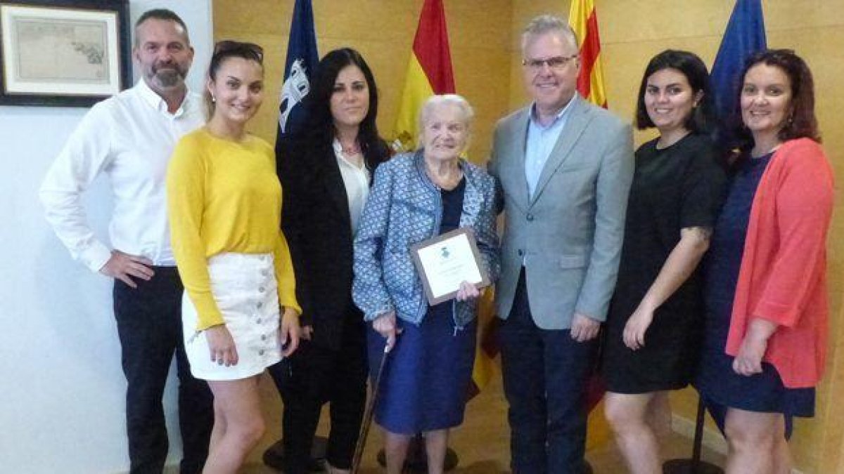 Salou homenajea a Clementine Germaine, abuela centenaria del municipio