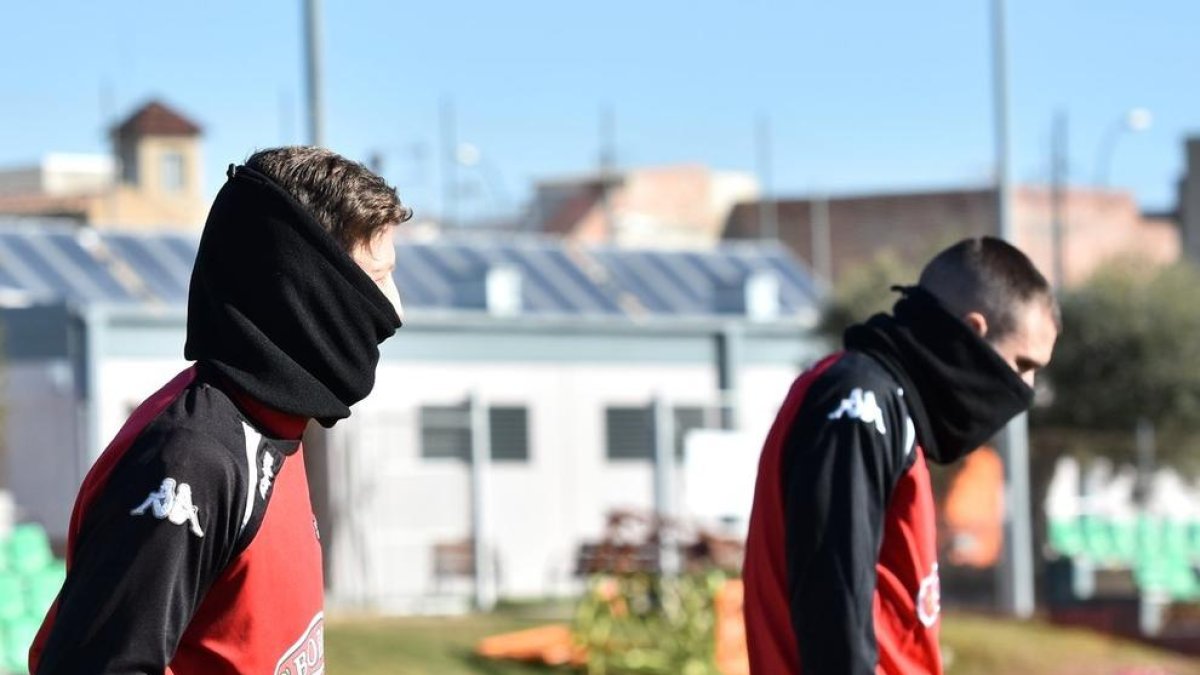 Els jugadors del CF Reus no esquiven el fred