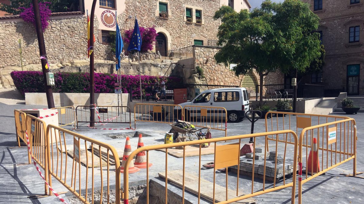 Calafell remodela la plaza de Cataluña para dinamizar el centro