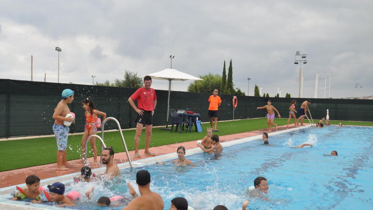 La piscina de Torredembarra reobre les seves portes al públic, després de 4 anys