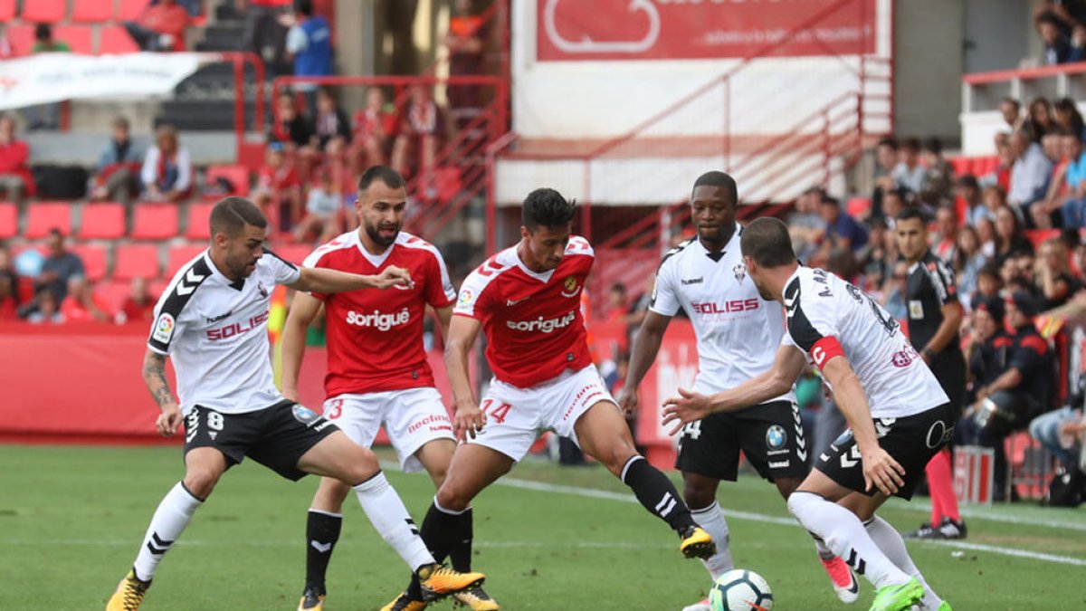 El Tenerife arriba al partit amb molts dubtes per la lesió de Longo