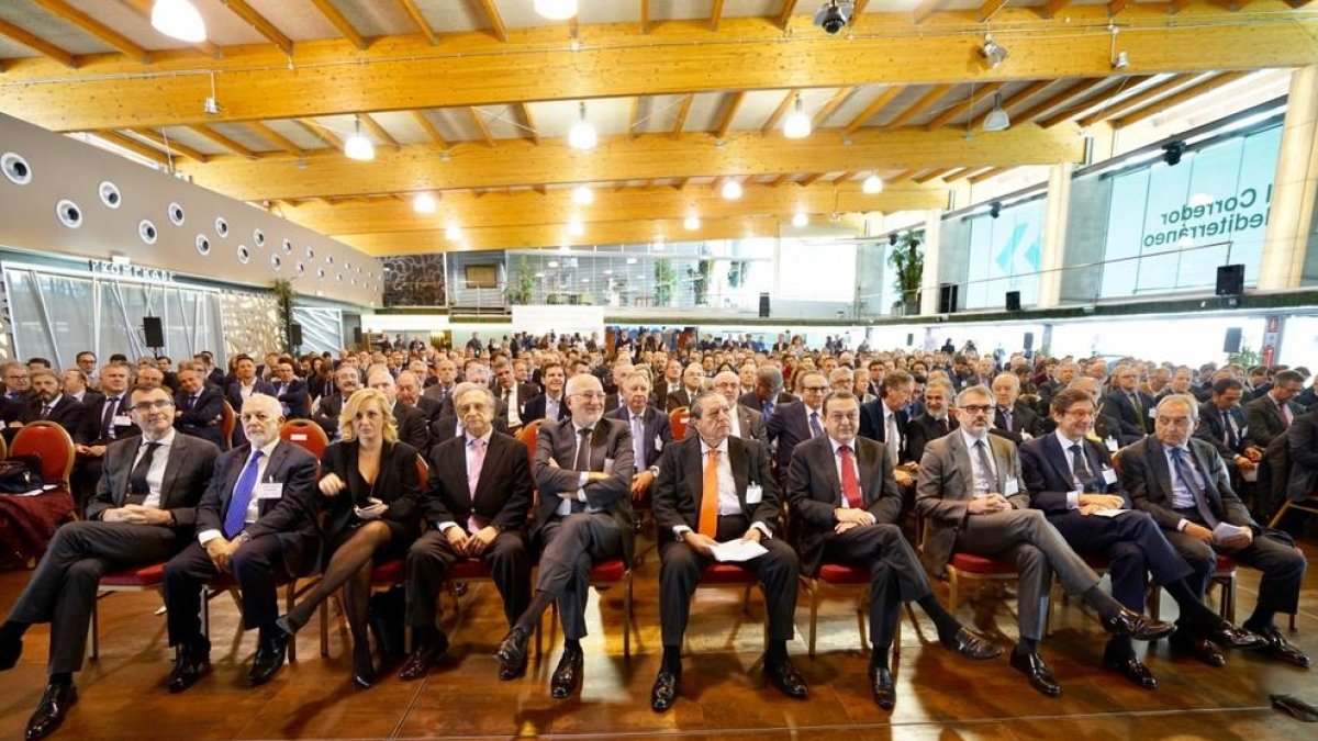 Las patronales de Murcia y Almería se suman a la exigencia del Corredor