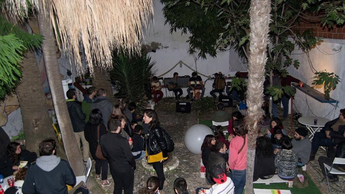 El Centre Social Autogestionat 'Cal Pobre', en perill de desnonament