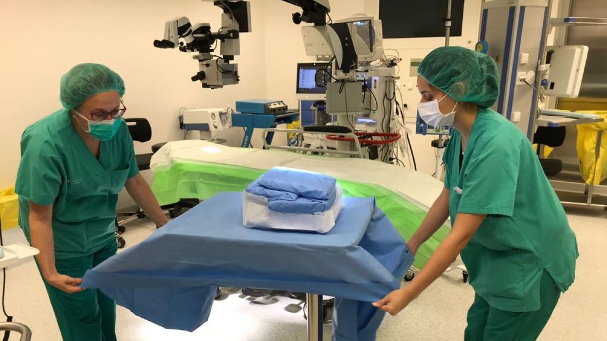 El Joan XXIII utiliza 'custom packs' de material fungible en el 95% de operaciones de cataratas y vitrectomías