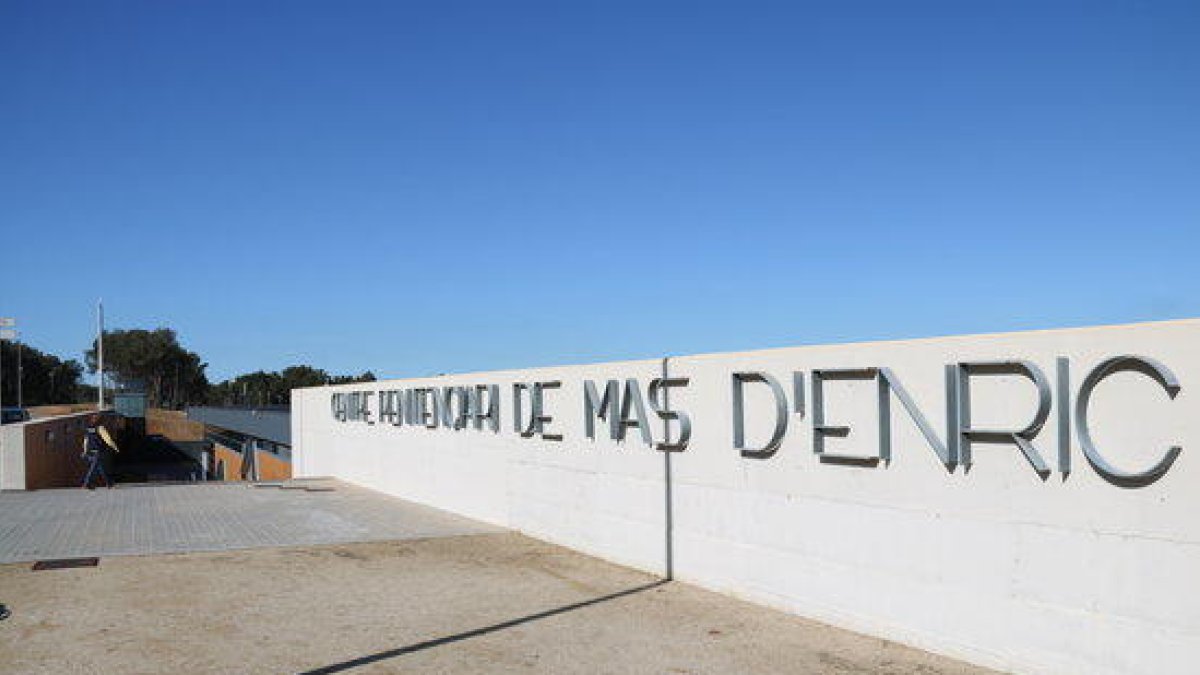 Cartell d'entrada de Mas d'Enric