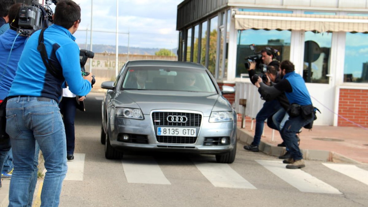 Carme Forcadell surt de la presó d'Alcalá-Meco
