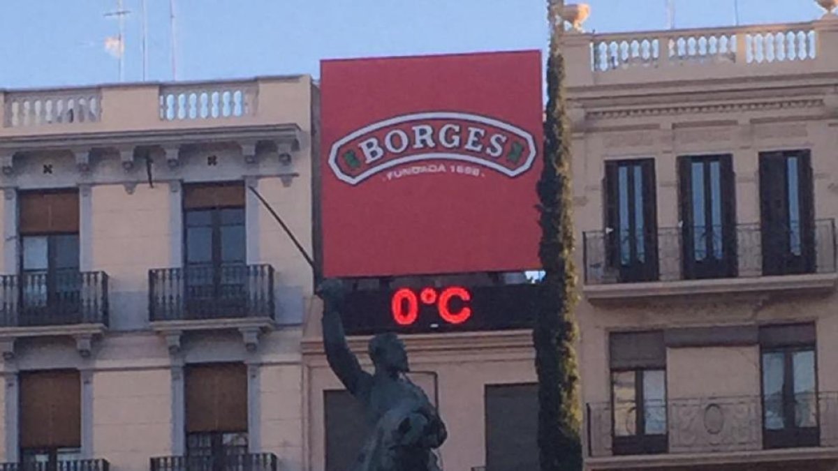 El termòmetre de la plaça Prim baixa fins als 0º