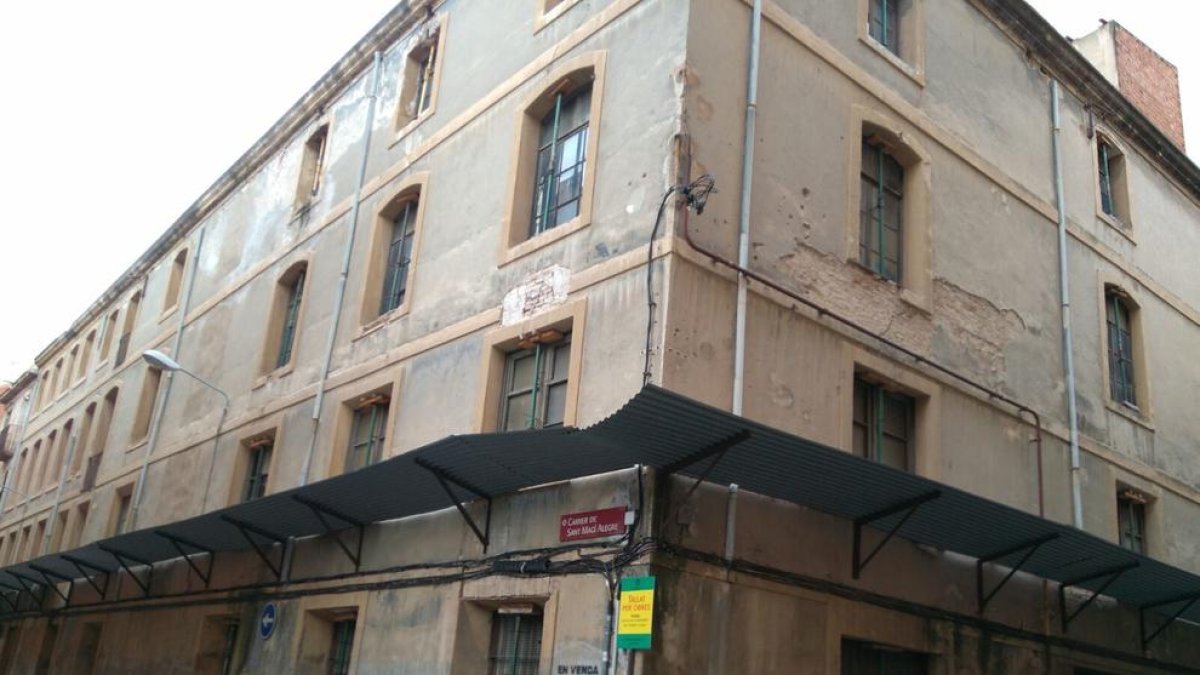 Ordenen l'enderroc d'un edifici de Reus per perill d'esfondrament