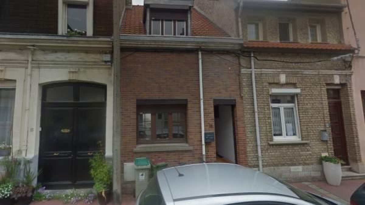 Una noia de 18 anys es raptada, torturada i violada durant dos mesos