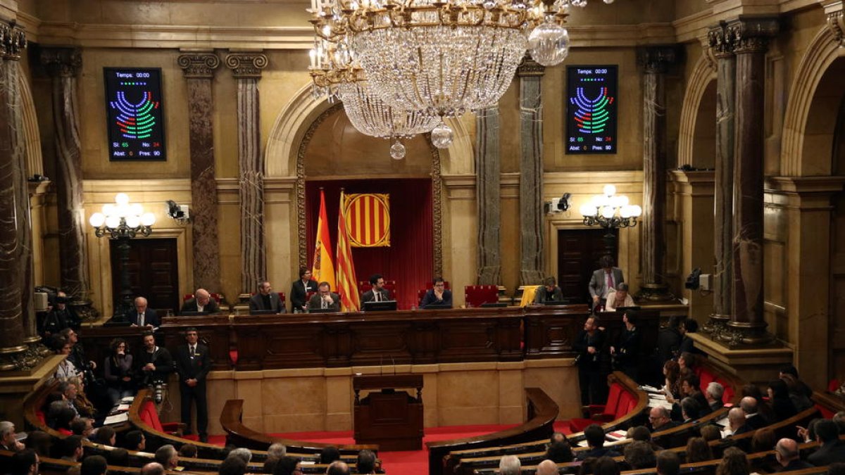 El Parlament avalar la legitimitat de Puigdemont sense ratificar la DUI
