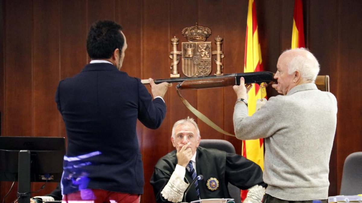 Condemnen a 5 anys i mig de presó un caçador que va matar un pagès