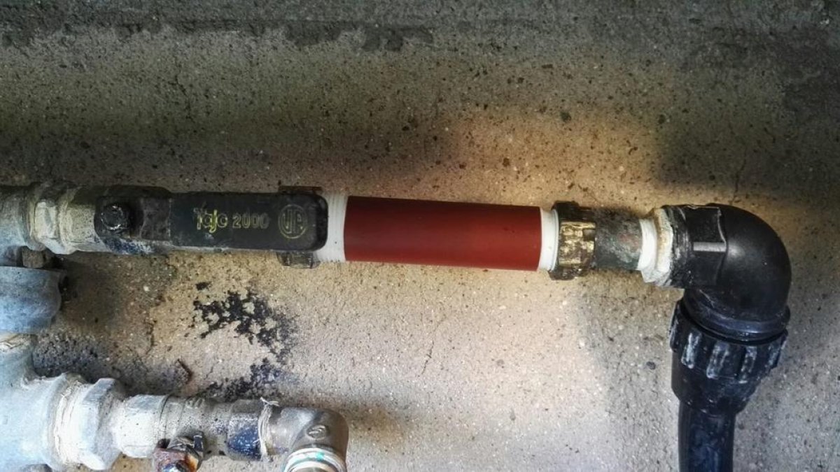 La denúncia dels veïns de Villajardín obliga els ocupes a marxar de la casa