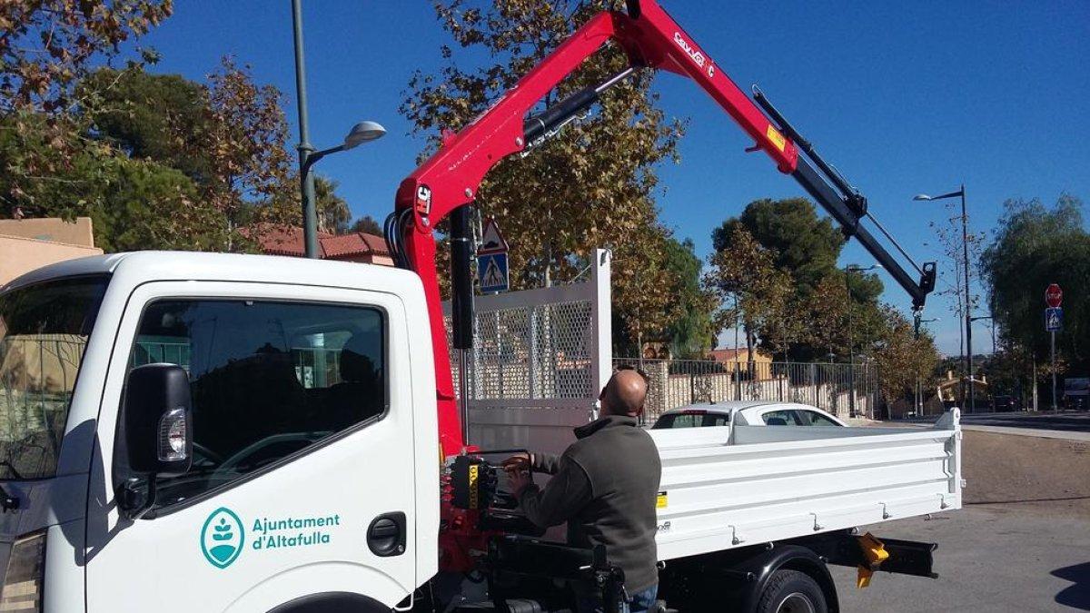 La Brigada Municipal d'Altafulla adquireix una nova grua