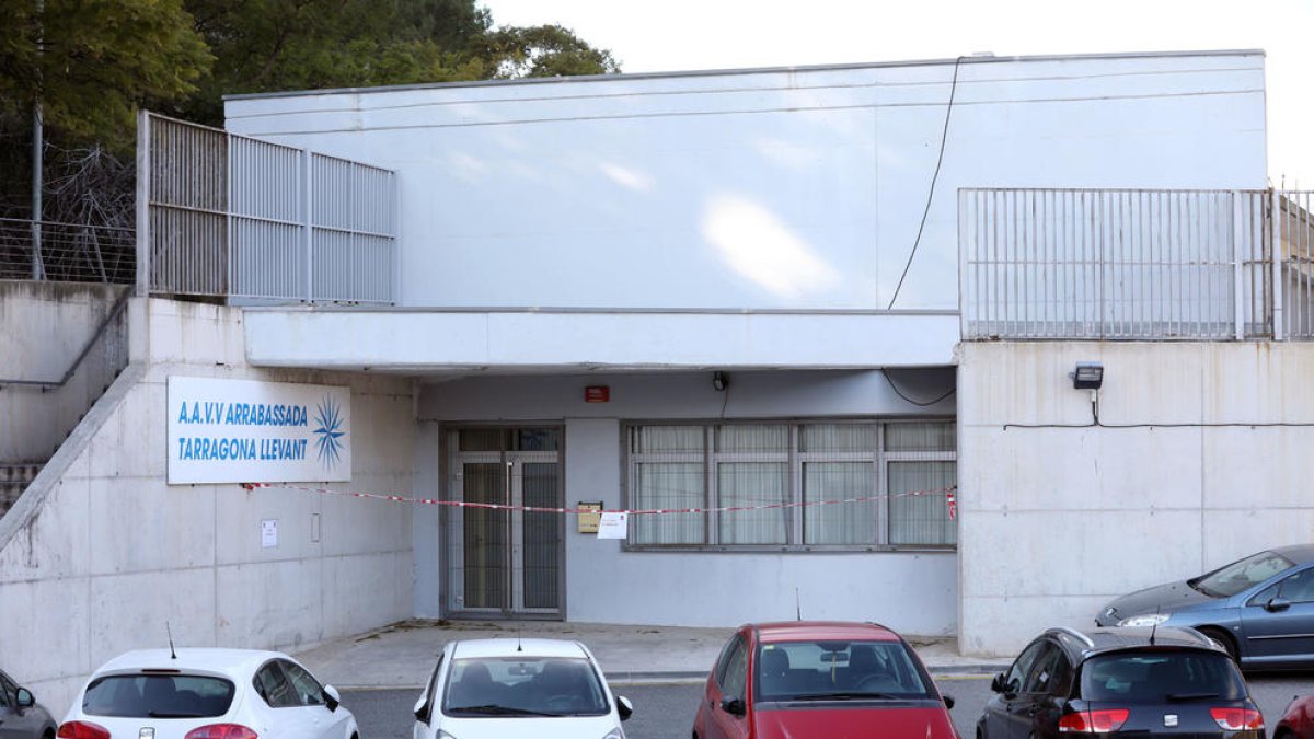 Els veïns de la Vall de l'Arrabassada recuperen el local social del barri