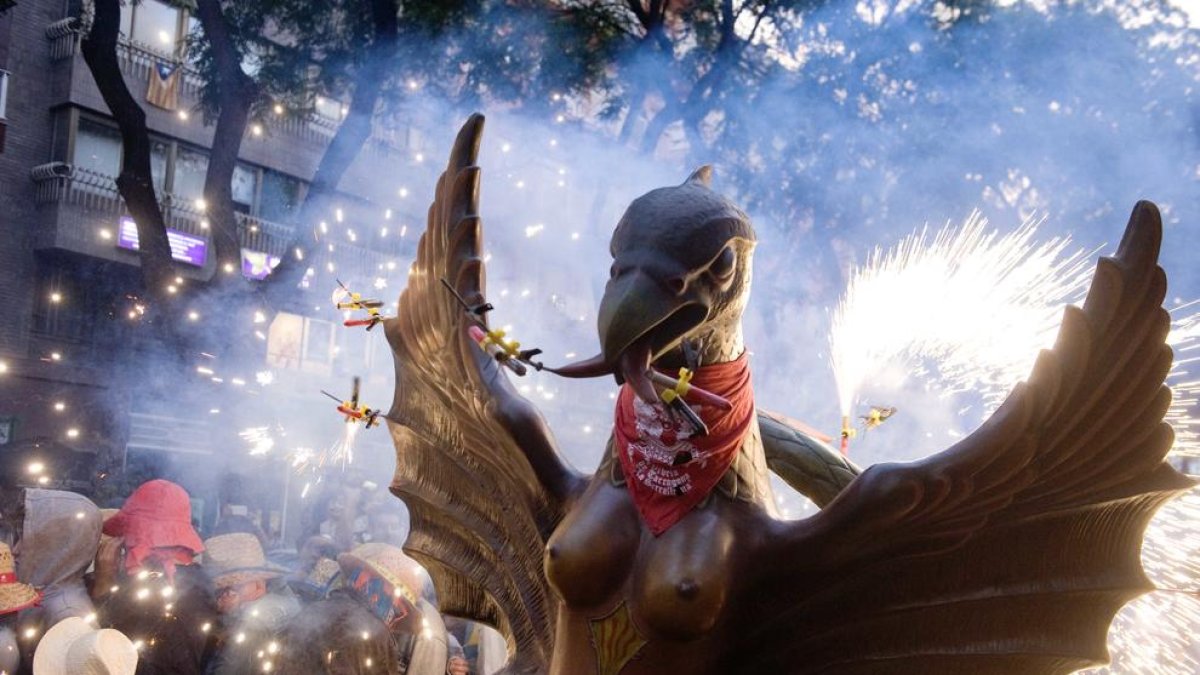 Foc, llum i espurnes de la mà dels més menuts amb el Correfoc Petit