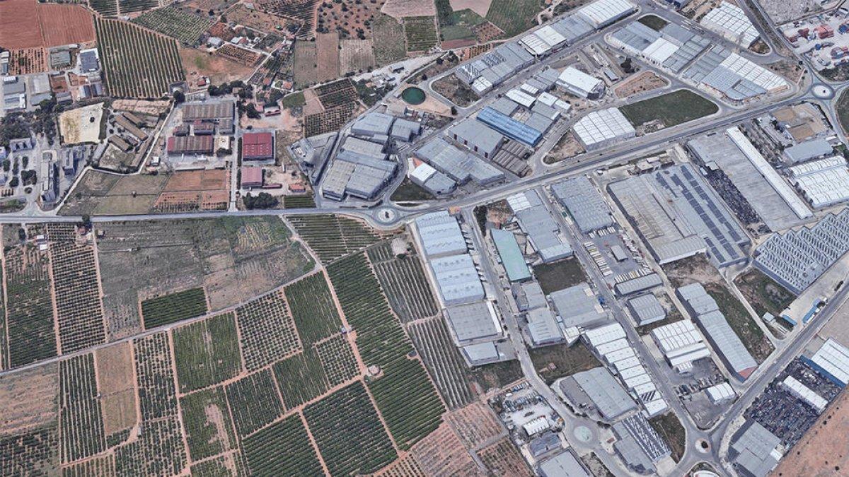 Quatre treballadors pateixen amputacions en caure'ls a sobre una gran màquina a València