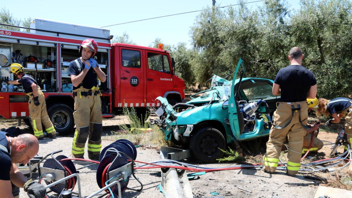 Camarines, coche, accidente, bebé, herida, mujer, T-302