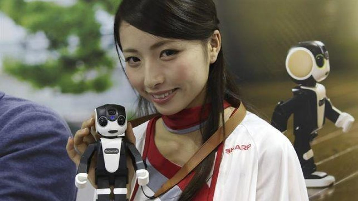 Japó ven el primer telèfon mòbil robòtic