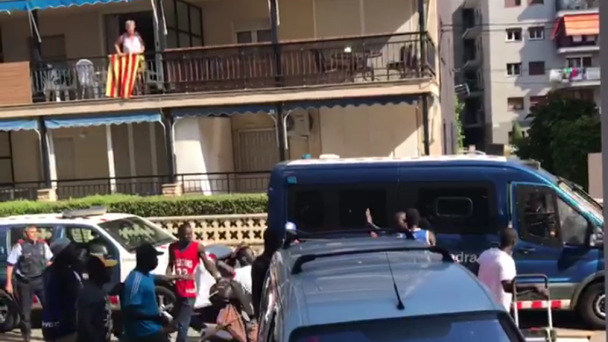 L'agressió a dos agents eleva la tensió entre Mossos i els 'top manta'