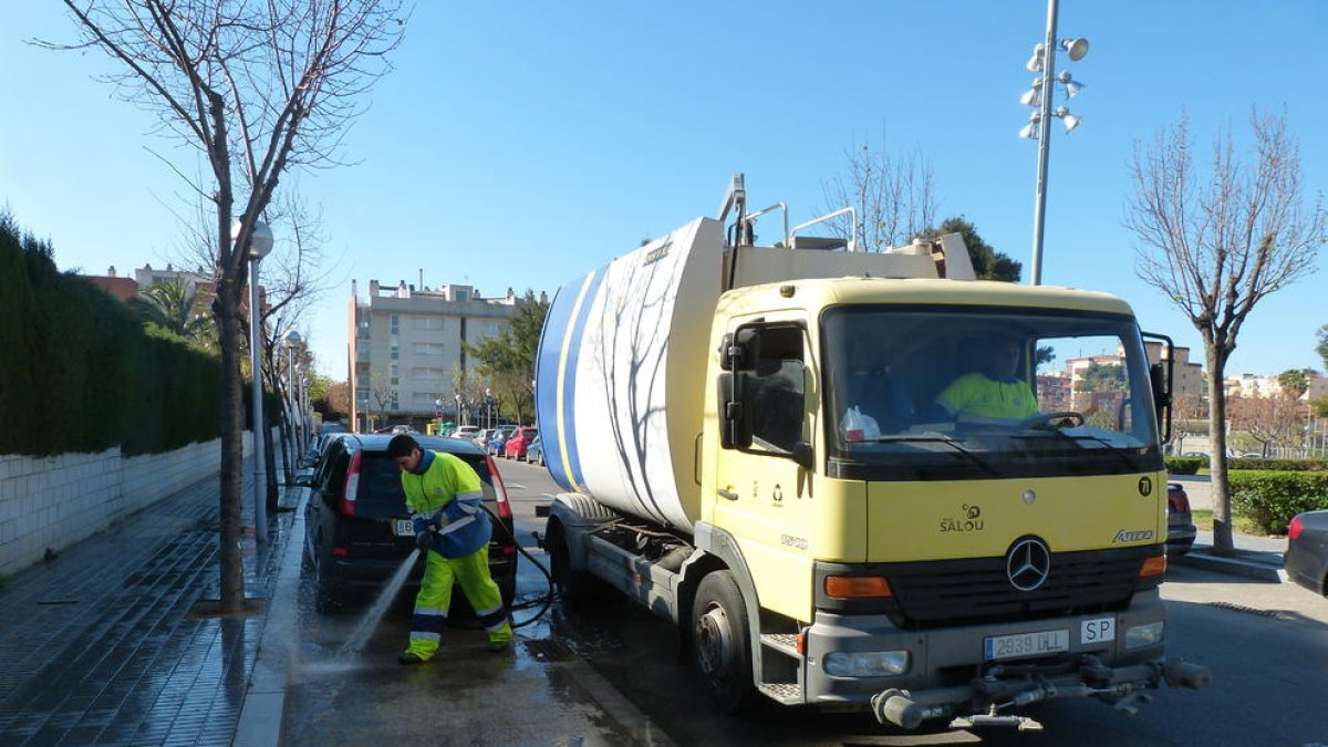 La limpieza de Salou y la jardinería de Tarragona pasan a manos chinas