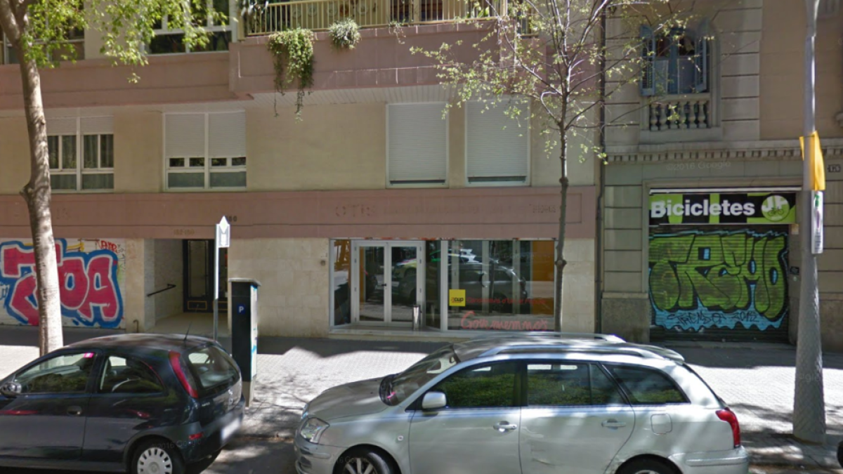 La CUP denuncia que agents de la policia espanyola envolten la seu del partit