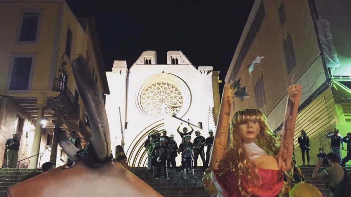 Las goteras de la Casa de la Hecha, protagonistas de la 12ª Desvela de los Muñecos