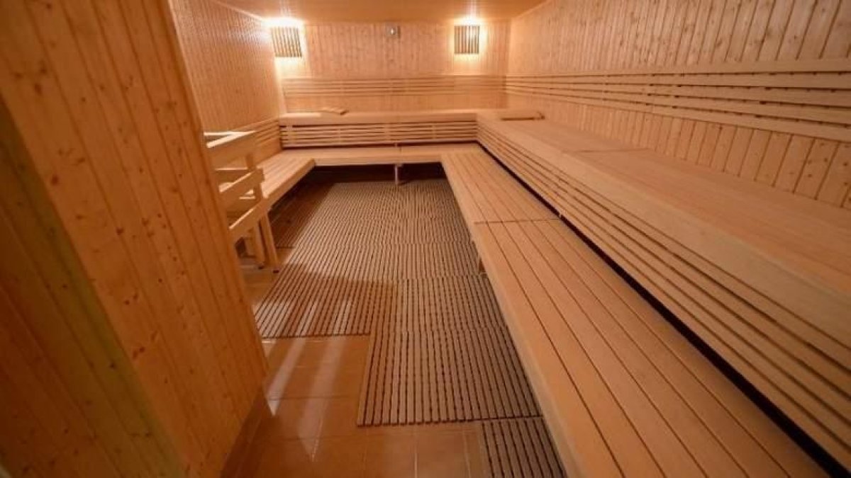 Una madre y su hija mueren al no poder salir de una sauna