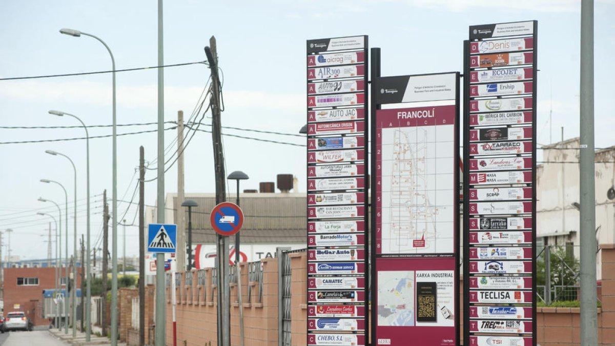 Señalizan los polígonos para mejorar la promoción de las empresas