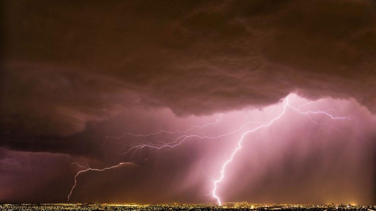 Identificats el llampec més llarg i el més durader del món