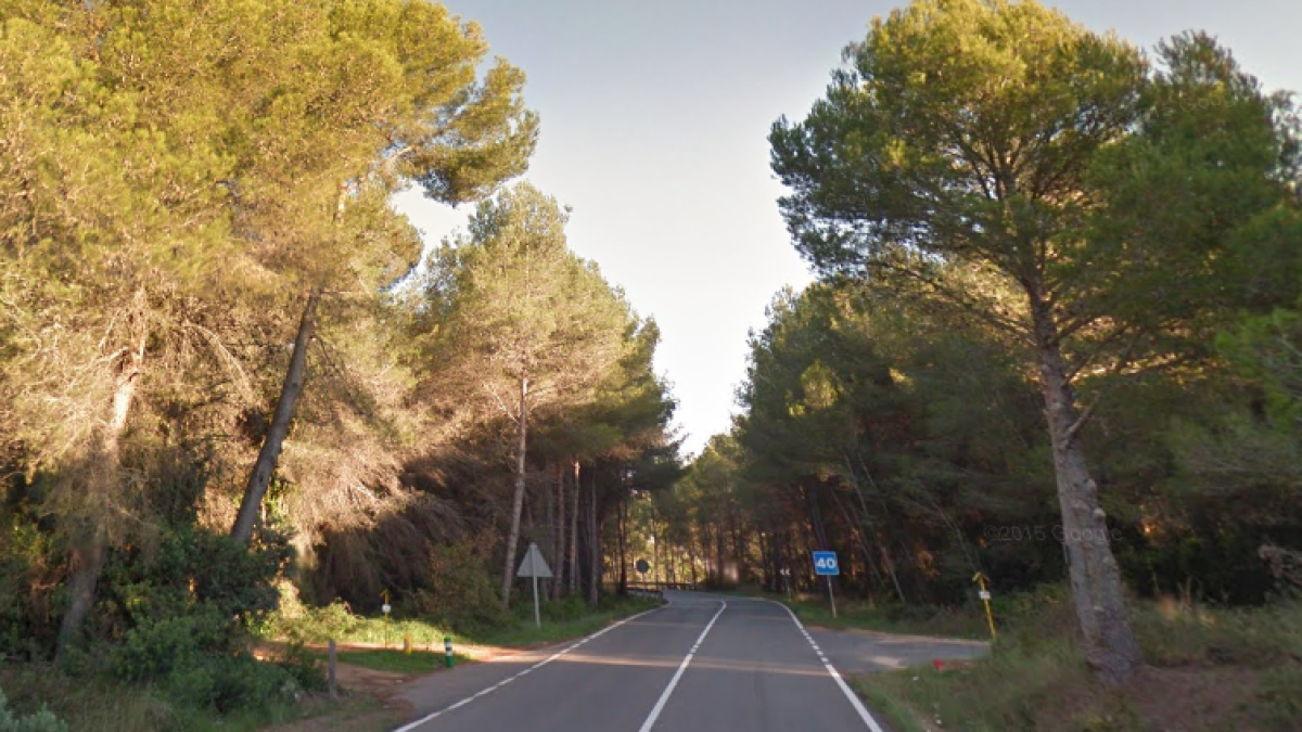 Un camión que transportaba papel se incendia en una salida del A-7 en Tarragona