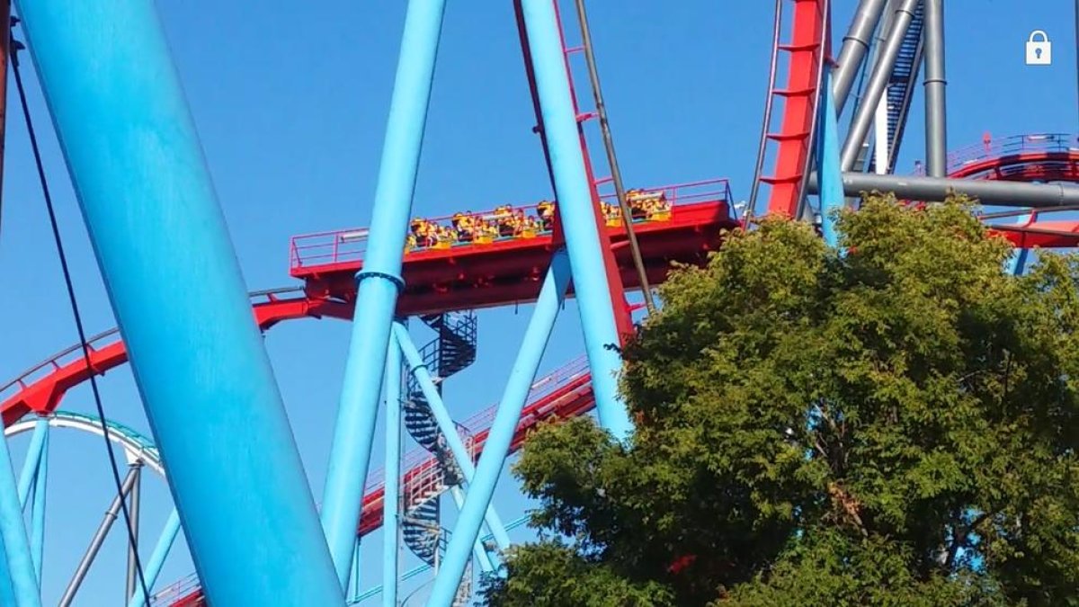 Un apagón eléctrico en PortAventura deja a los visitantes en medio de las atracciones.