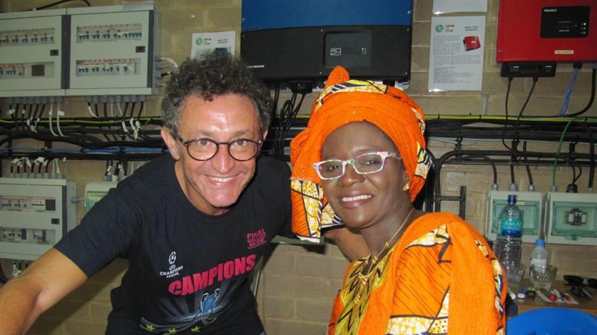 Revisiones visuales y gafas para los habitantes de Tujereng