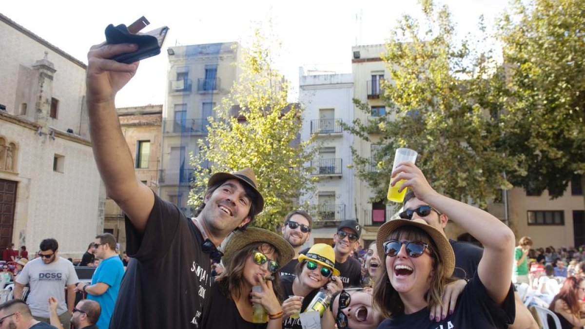 Camisetas y un Recuerdo Guinness marcan el 'Café copa y puro' de este año
