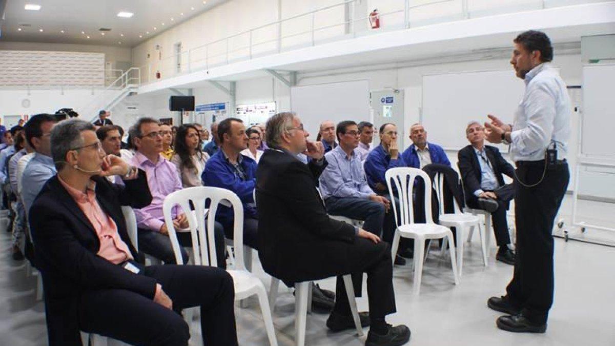 Christian Vang, responsable de la unidad industrial de Clariant, visita el Centro de Producción de Tarragona