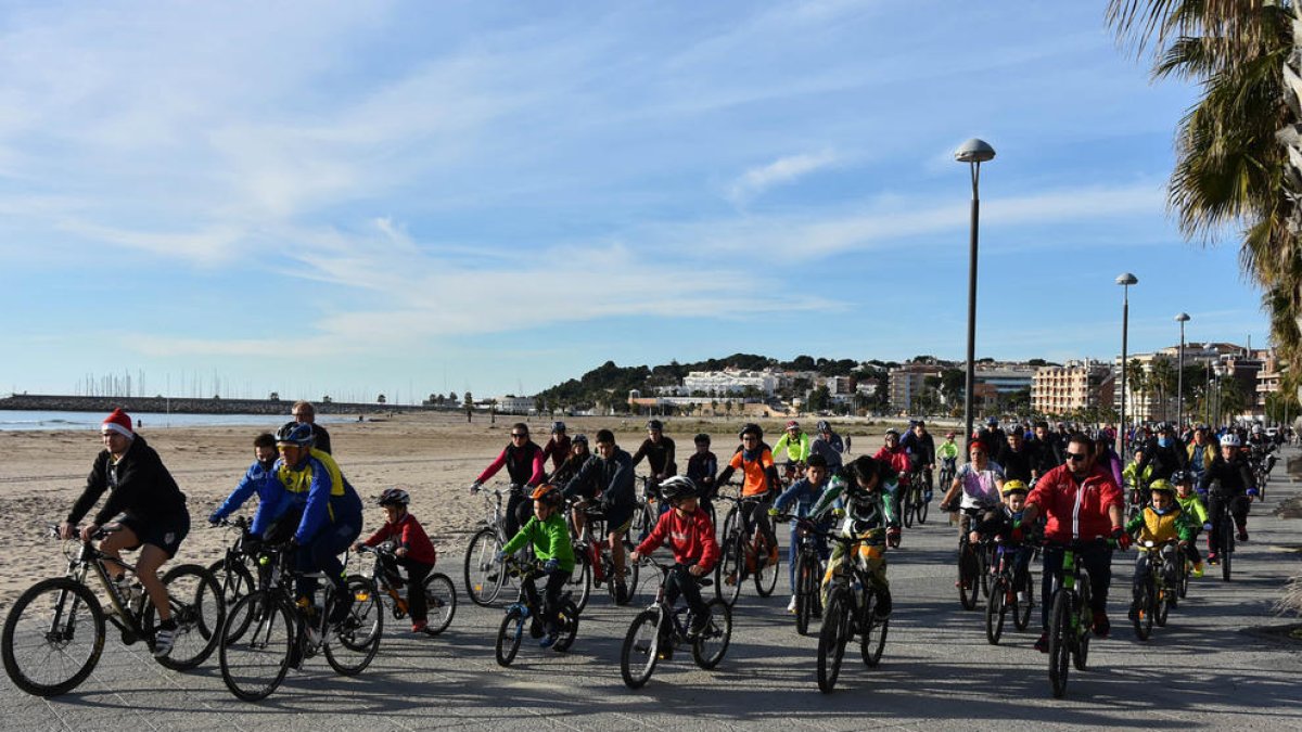 Torredembarra celebra la tradicional bicicletada popular per Sant Esteve