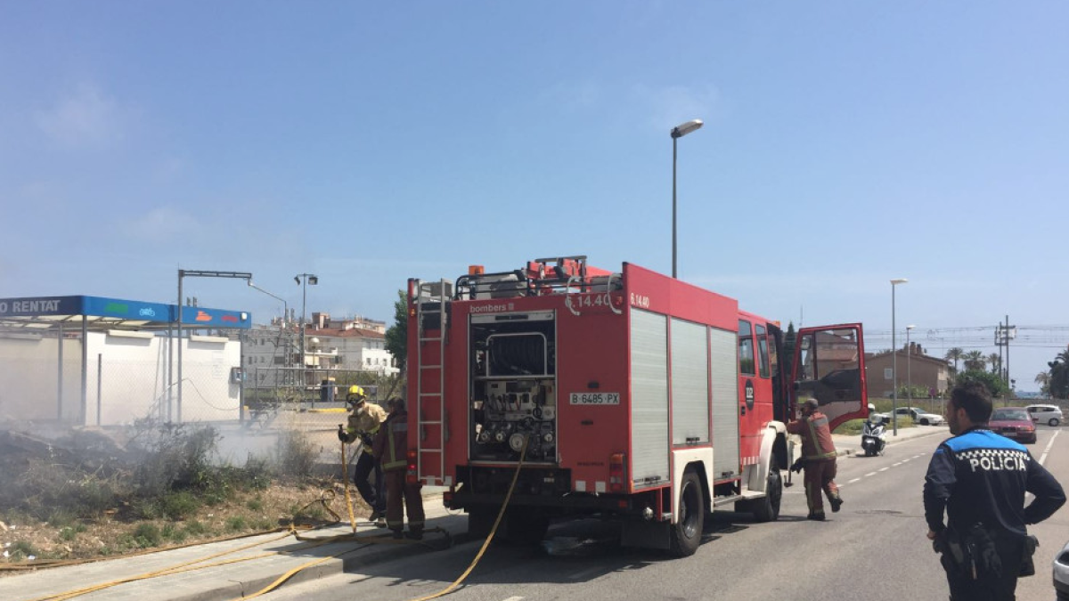 S'evacua una llar d'infants a causa d'un incendi en uns matolls