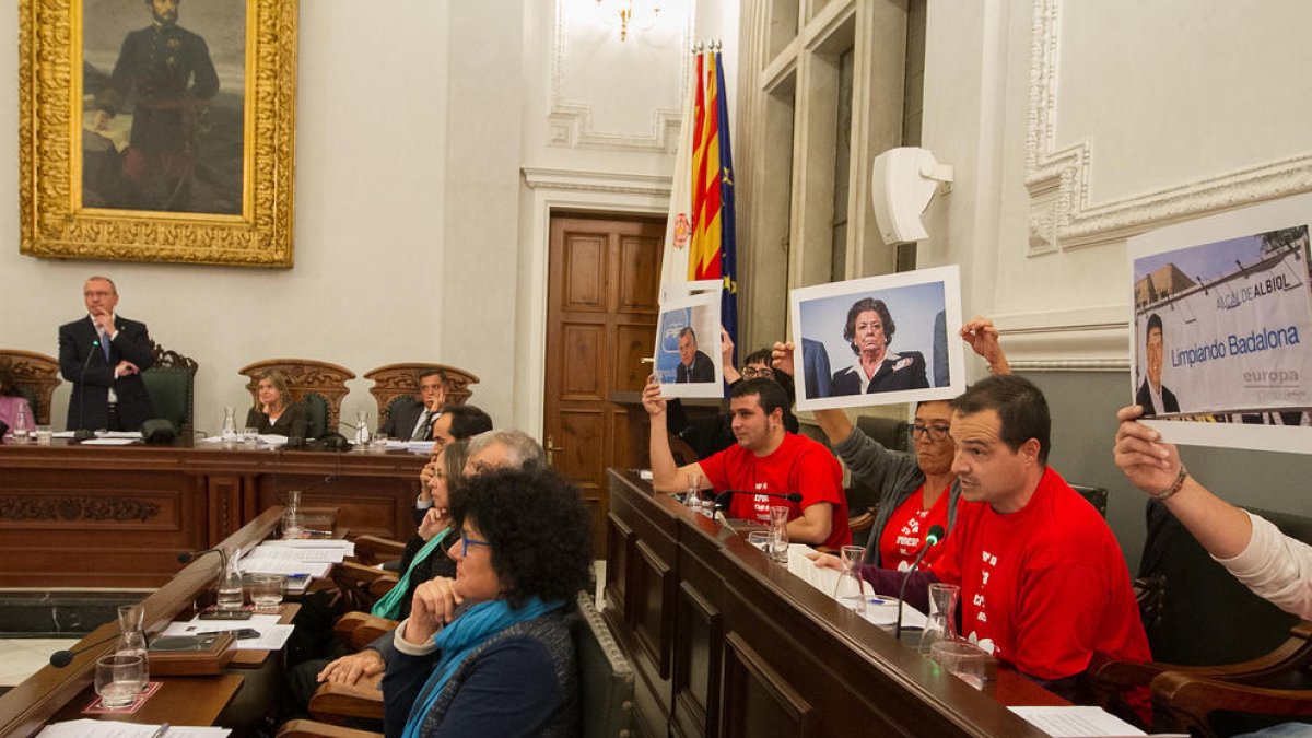 Divisió del govern en la moció que havia de reprovar l'estelada penjada