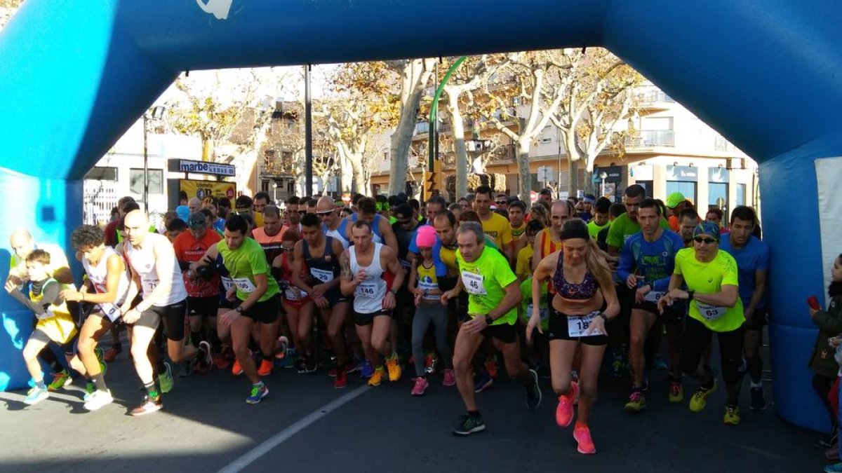 La 6ª Sant Silvestre del Vendrell recauda 606 euros por la campaña 'Nassos contra el càncer'
