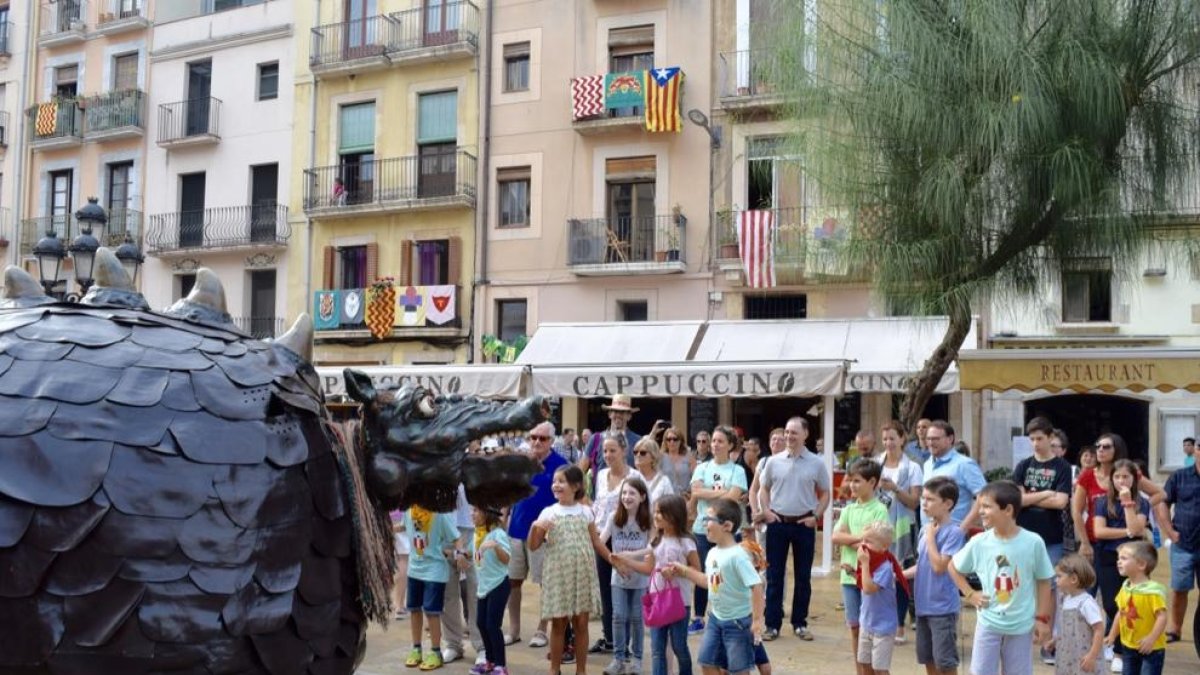 Els núvols no impedeixen que el Seguici brilli en la tanda de lluïment