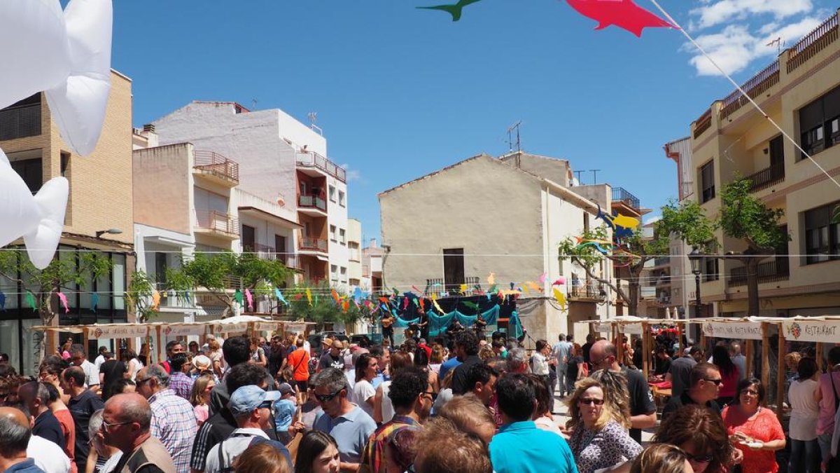 La XI Diada de la Tonyina reparte más de 1.800 'tonyi-tapes'