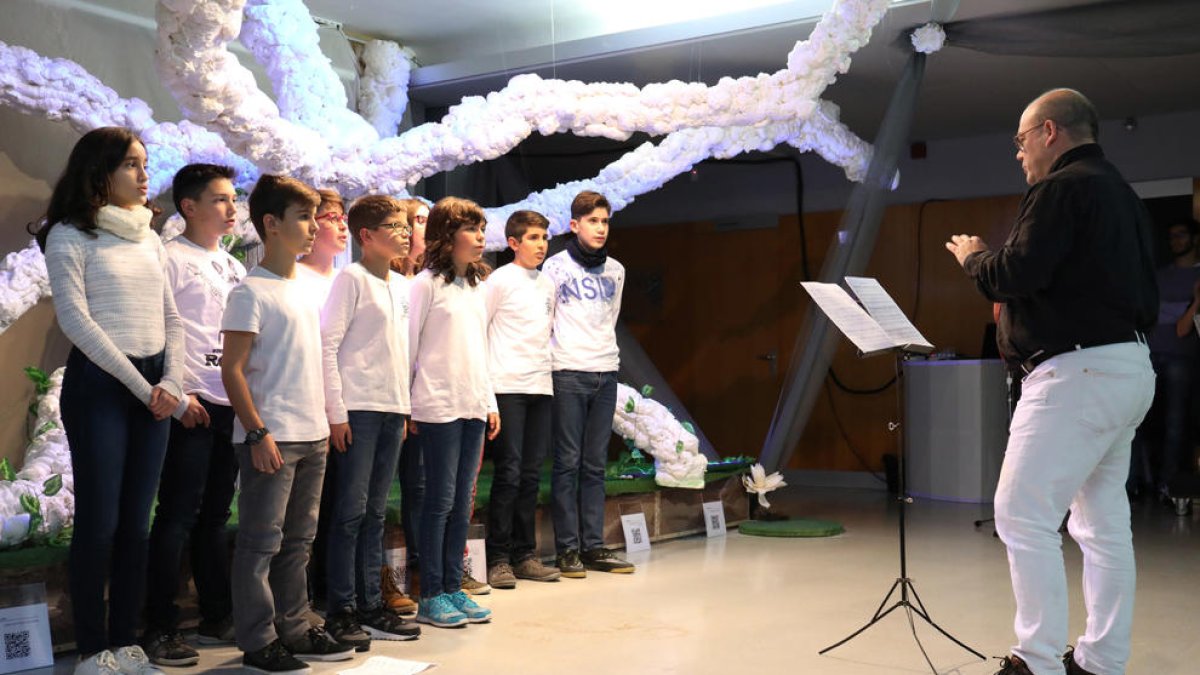 El instituto Vila-seca presenta la instalación 'Vivimos la naturaleza'