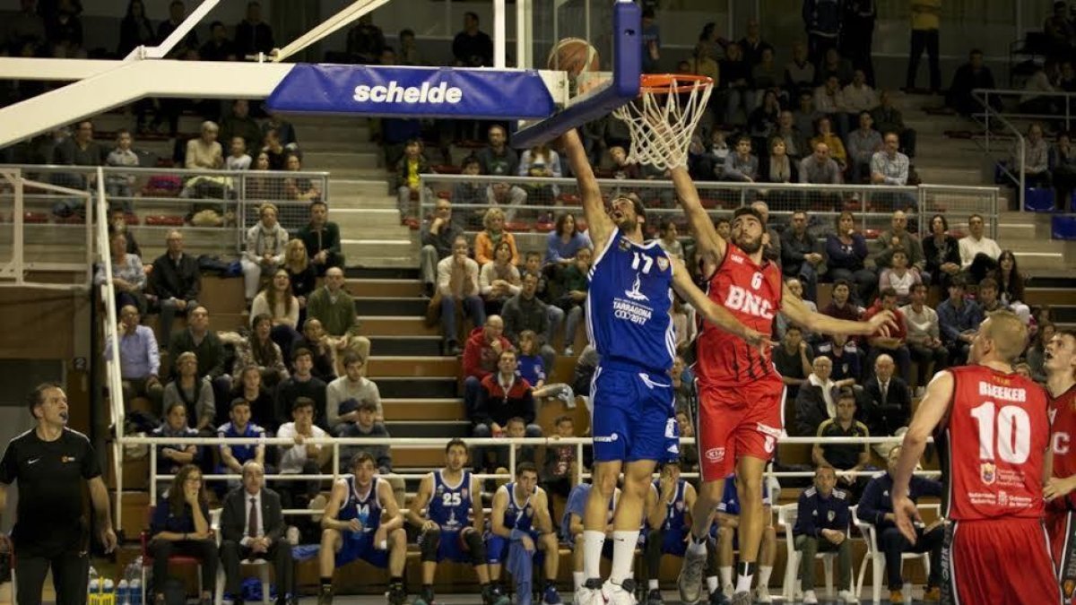 El Navarra també cau al Serrallo (87-81)