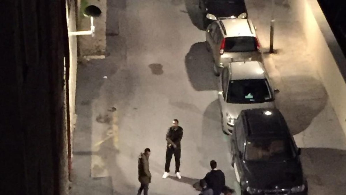 Un jove a punt de morir dessagnat en ser apunyalat al carrer Caputxins
