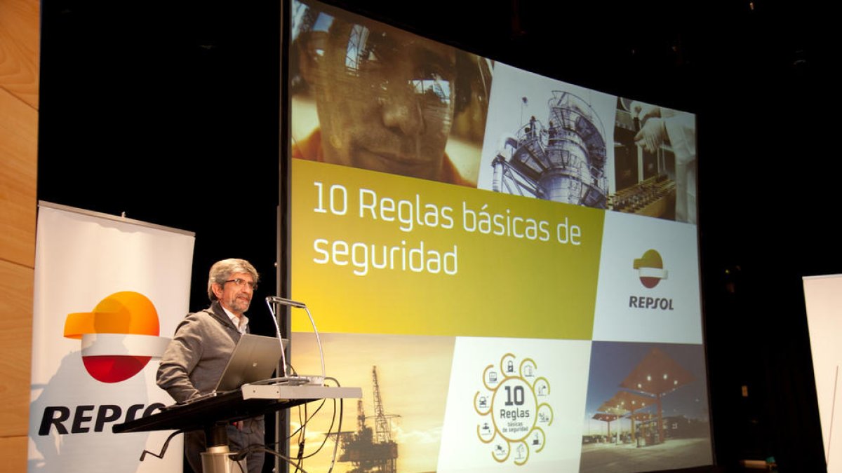 Repsol entrega los reconocimientos de seguridad parada de combustible 2016