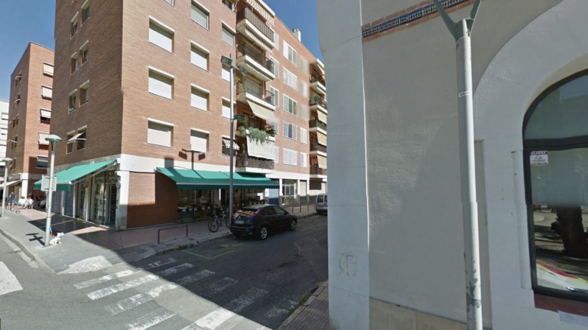 Queda con la pareja para ver el perro a pesar de tener una orden de alejamiento