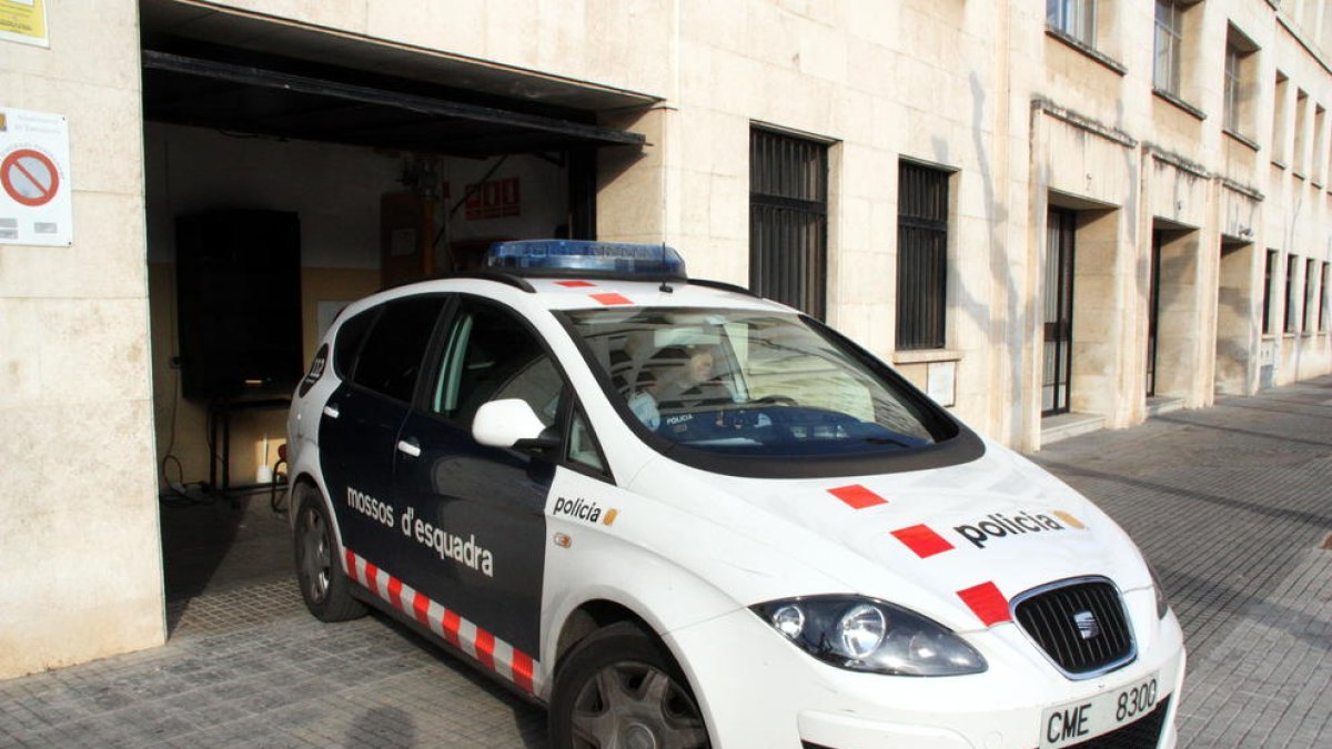Tres detenidos en Vila-seca para robar un coche en Gerona y atracar un supermercado en Vilafranca