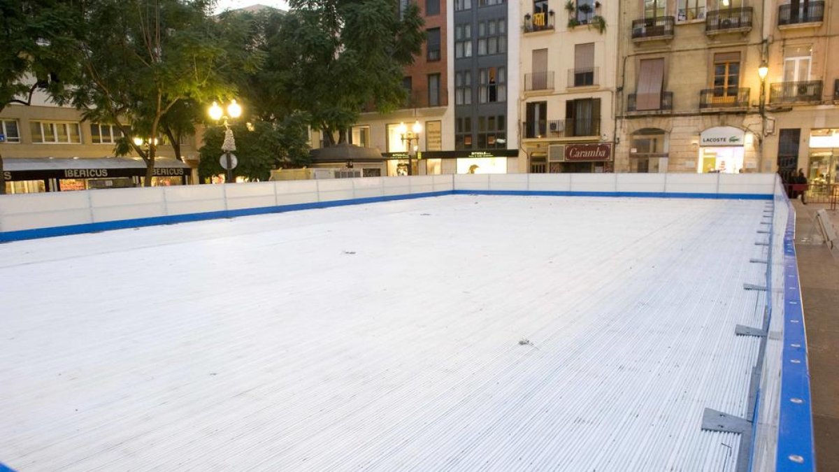 Patina sobre hielo por Navidad en Tarragona