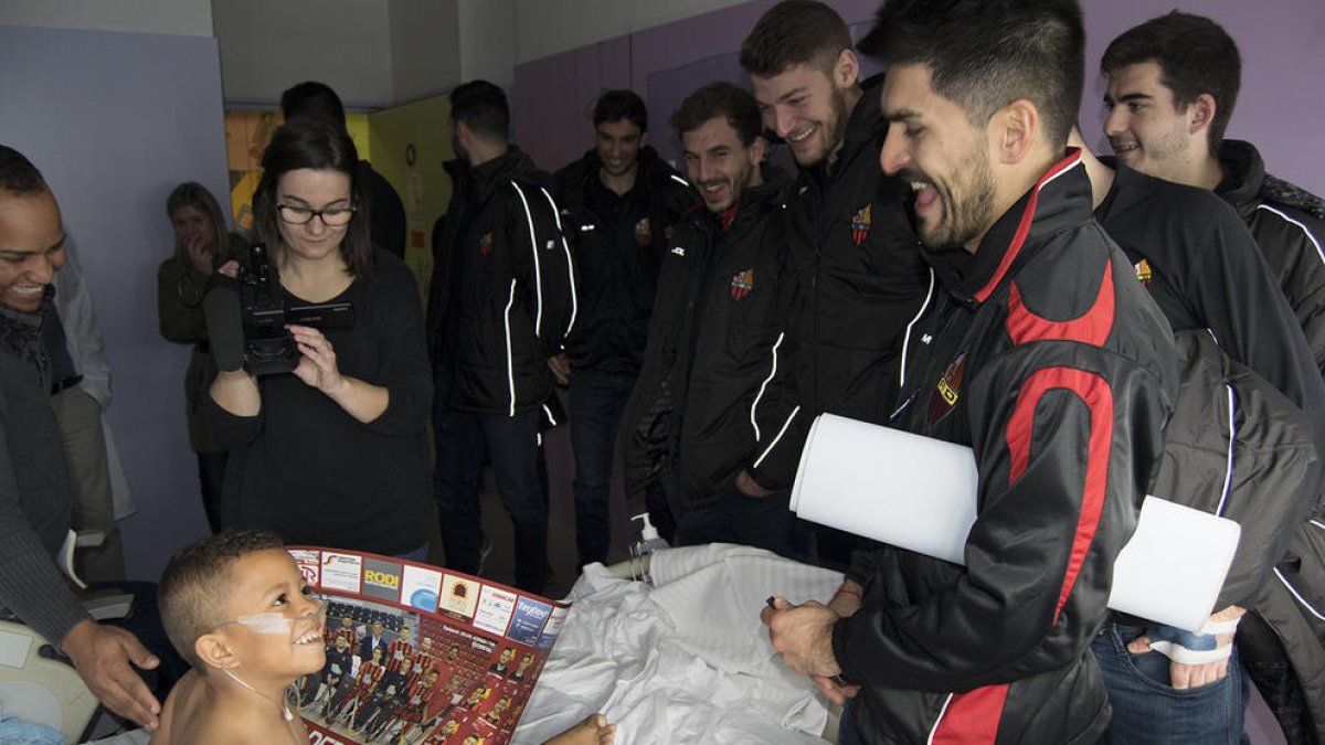 Los Jugadores del Reus de Hoquey visitan el Hospital Sant Joan