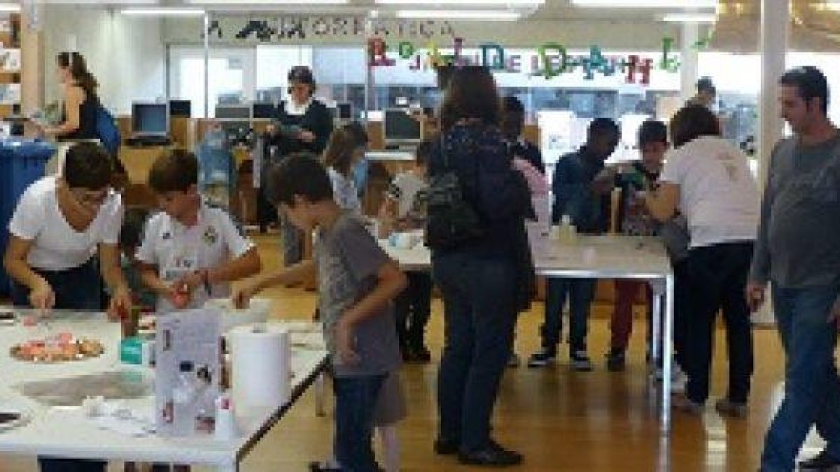 La biblioteca de Salou celebra su aniversario con actividades para los niños